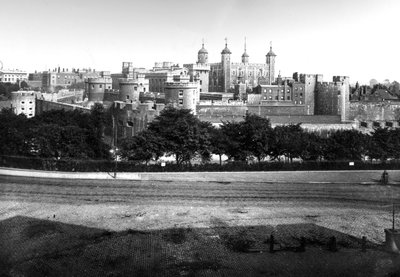 Vista della Torre di Londra da English Photographer